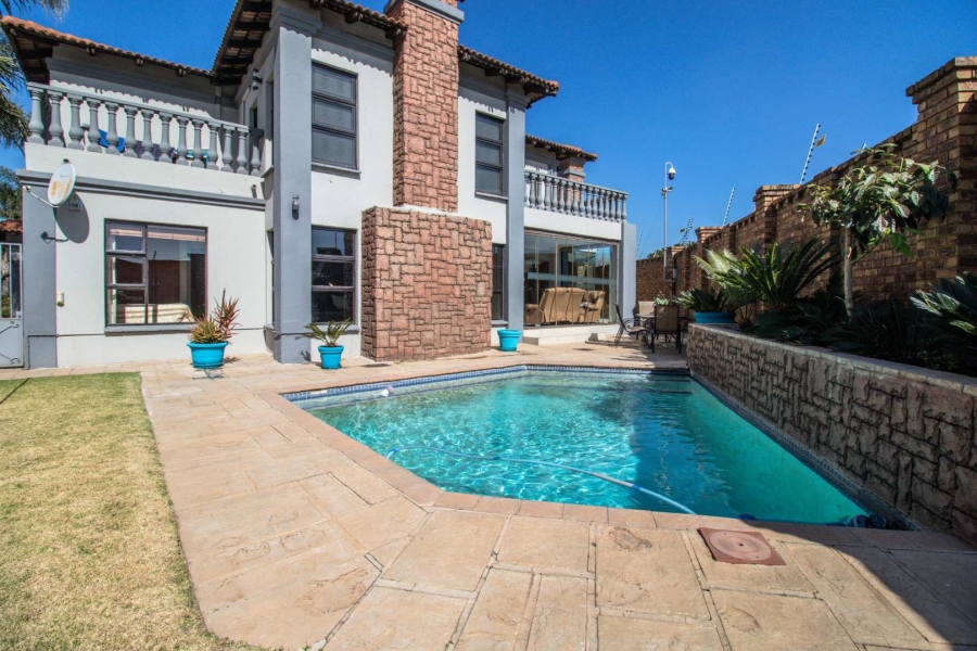 5 Bedroom Property for Sale in Beyerspark Gauteng