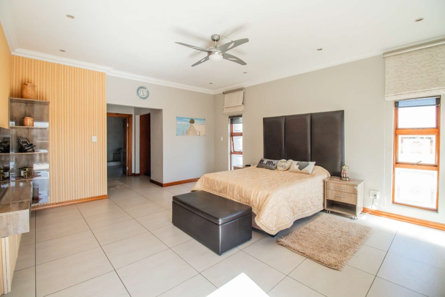 5 Bedroom Property for Sale in Beyerspark Gauteng