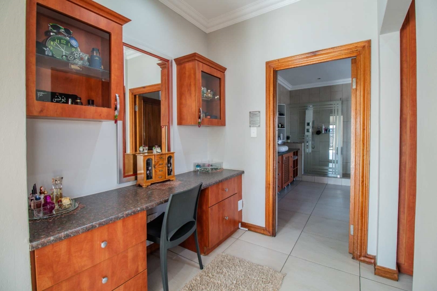 5 Bedroom Property for Sale in Beyerspark Gauteng