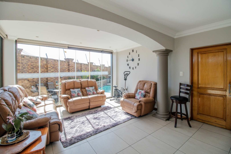 5 Bedroom Property for Sale in Beyerspark Gauteng