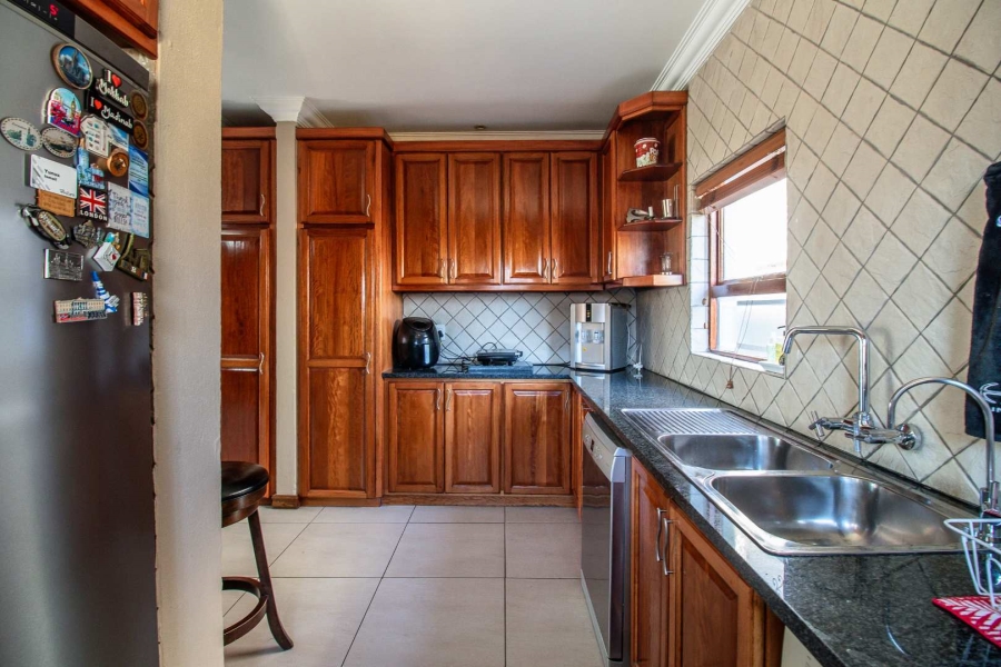 5 Bedroom Property for Sale in Beyerspark Gauteng