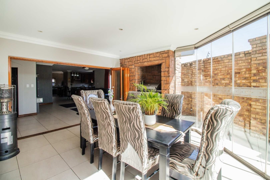 5 Bedroom Property for Sale in Beyerspark Gauteng