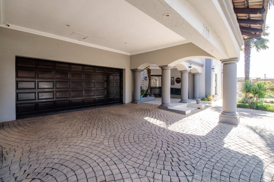 5 Bedroom Property for Sale in Beyerspark Gauteng