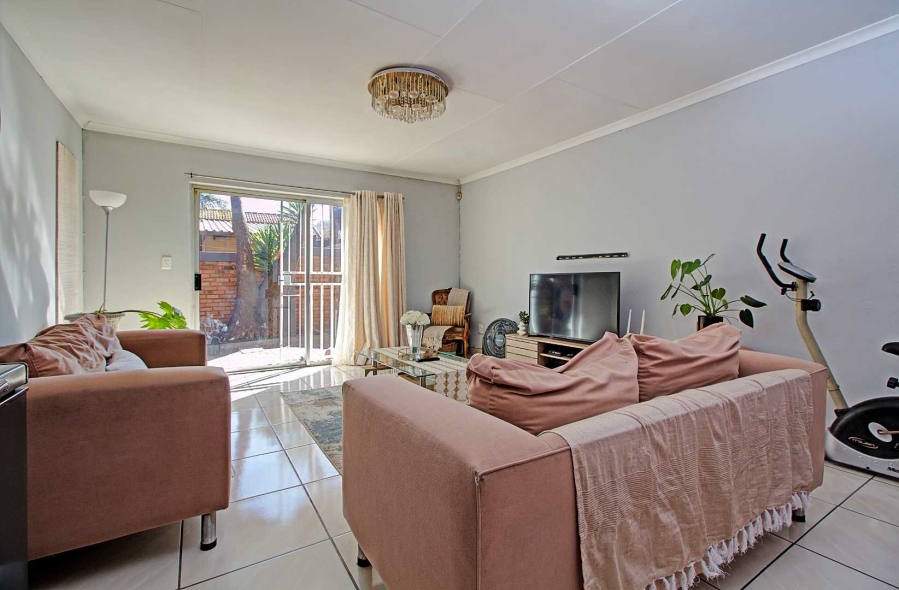 2 Bedroom Property for Sale in Wilgeheuwel Gauteng