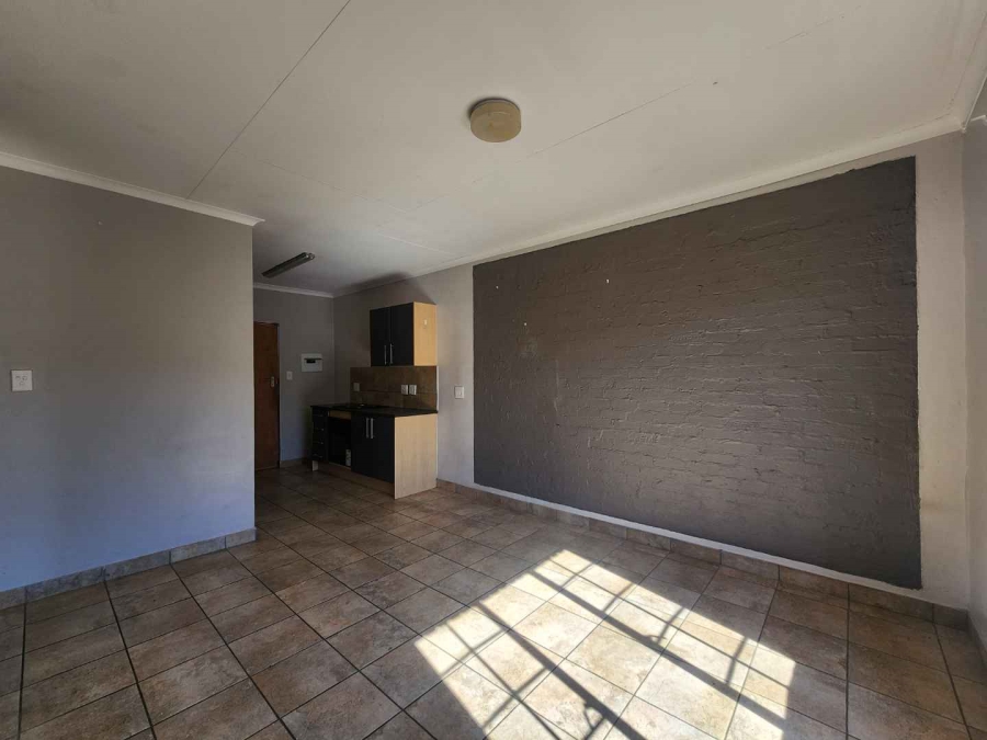 To Let 2 Bedroom Property for Rent in Rooihuiskraal North Gauteng