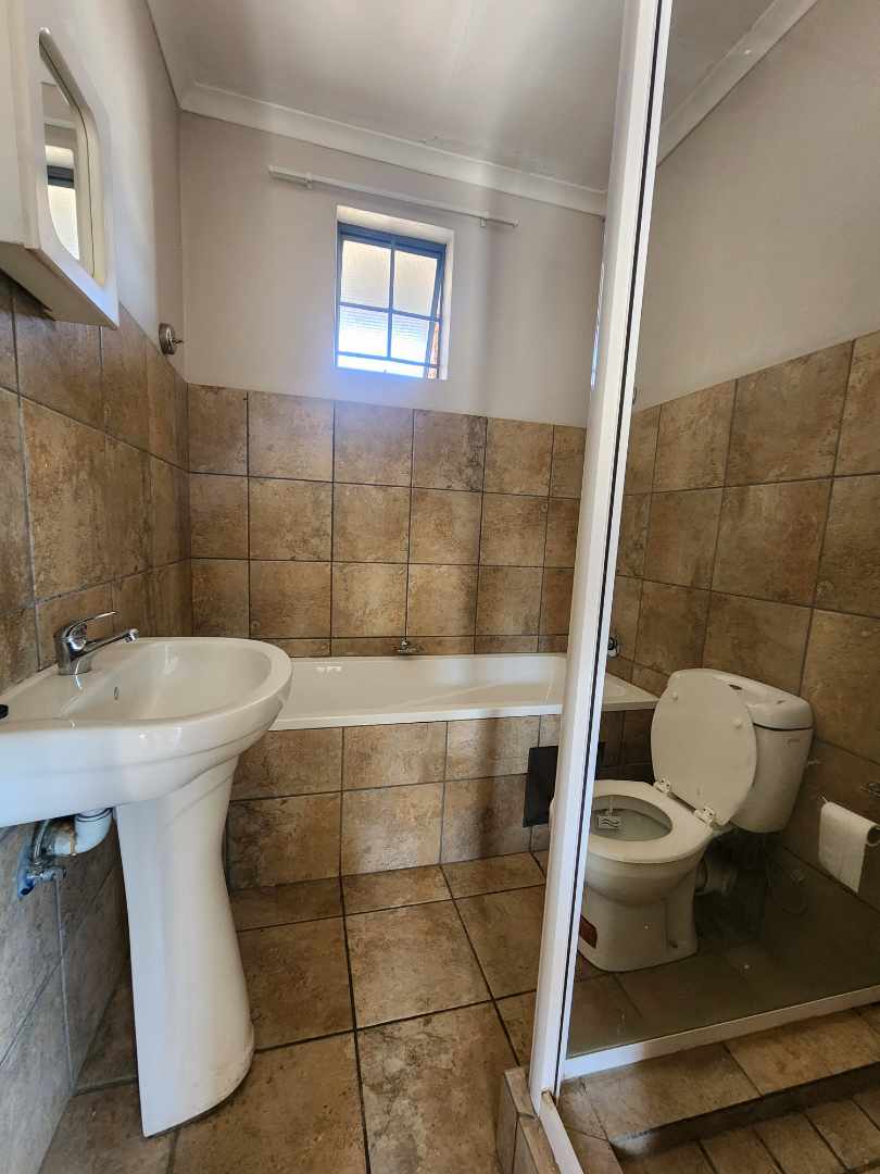 To Let 2 Bedroom Property for Rent in Rooihuiskraal North Gauteng