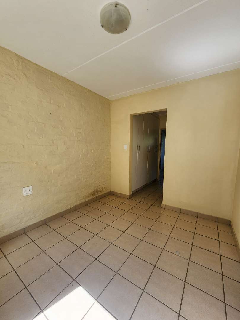 To Let 2 Bedroom Property for Rent in Die Hoewes Gauteng