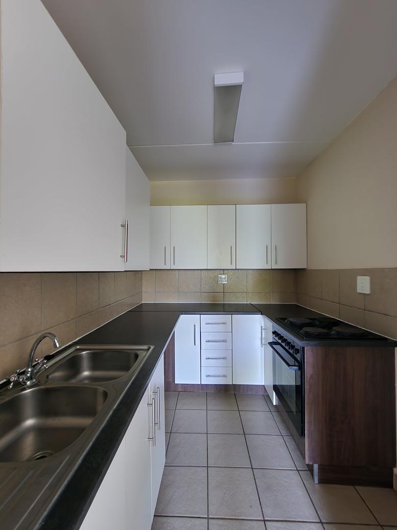 To Let 2 Bedroom Property for Rent in Die Hoewes Gauteng