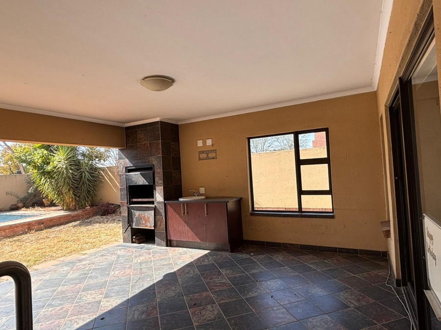 6 Bedroom Property for Sale in Six Fountains Residential Estate Gauteng