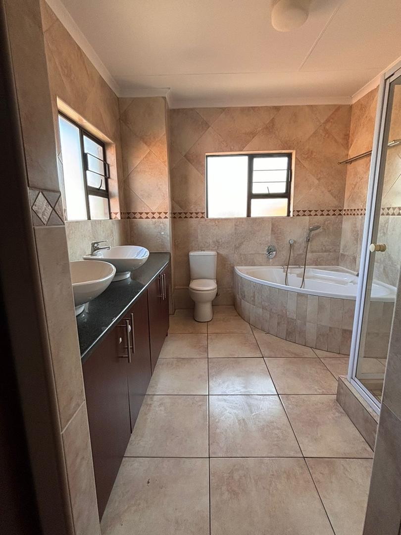 6 Bedroom Property for Sale in Six Fountains Residential Estate Gauteng