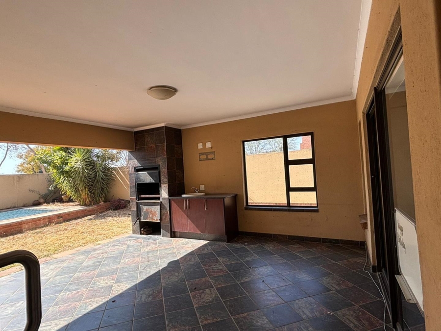 6 Bedroom Property for Sale in Six Fountains Residential Estate Gauteng