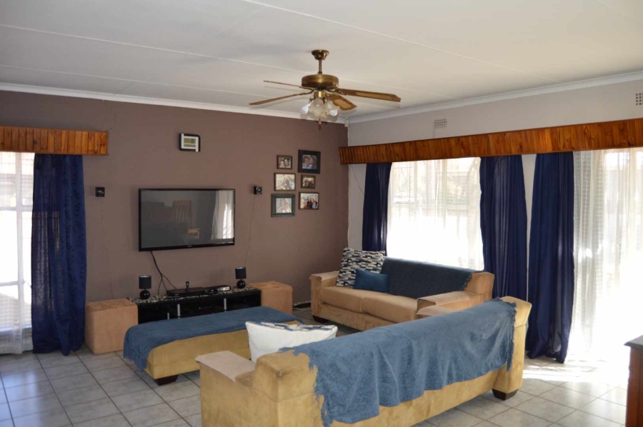 3 Bedroom Property for Sale in Brackendowns Gauteng