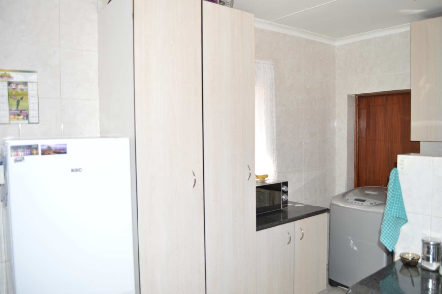 3 Bedroom Property for Sale in Brackendowns Gauteng