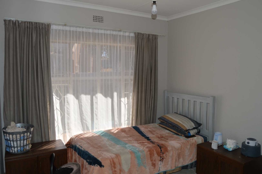 3 Bedroom Property for Sale in Brackendowns Gauteng