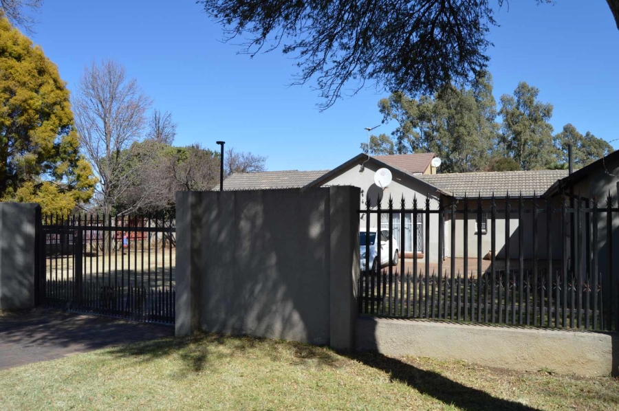 3 Bedroom Property for Sale in Brackendowns Gauteng