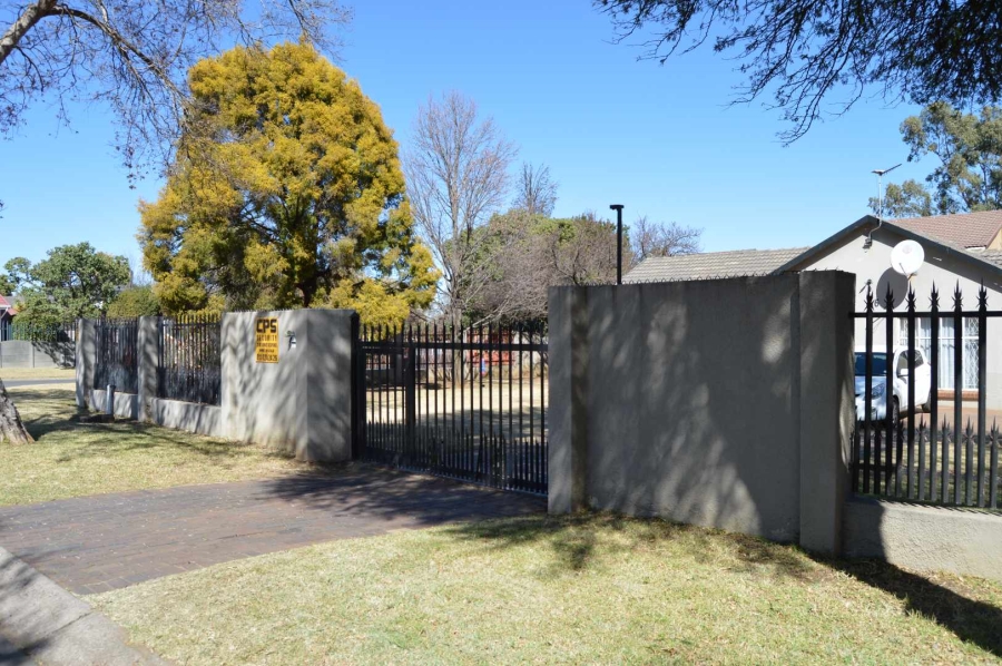 3 Bedroom Property for Sale in Brackendowns Gauteng