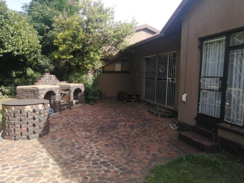 To Let 4 Bedroom Property for Rent in Brackenhurst Gauteng