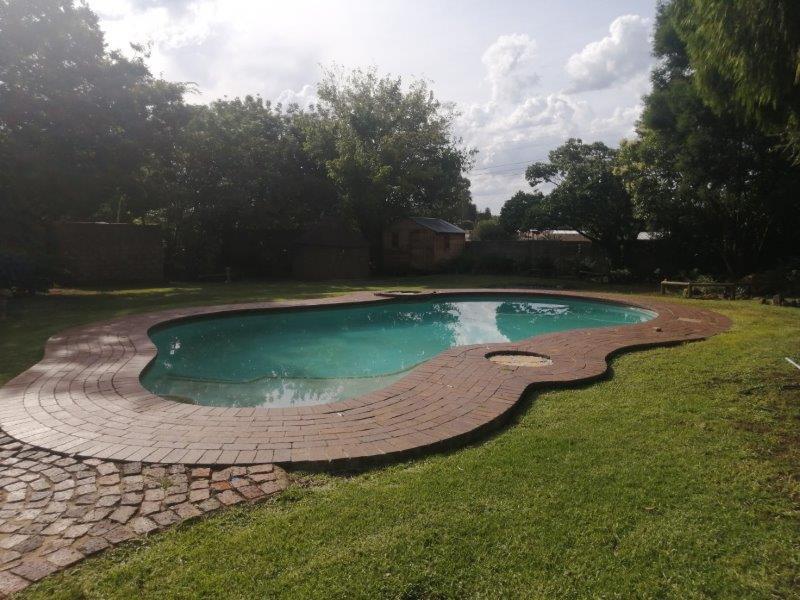 To Let 4 Bedroom Property for Rent in Brackenhurst Gauteng