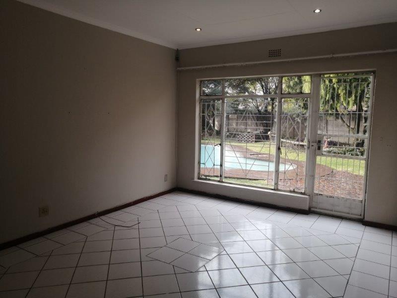 To Let 4 Bedroom Property for Rent in Brackenhurst Gauteng