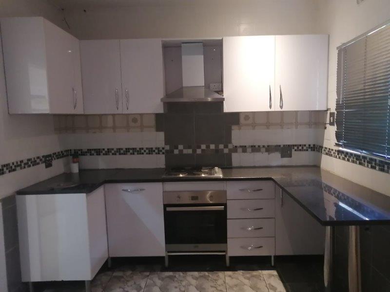 To Let 4 Bedroom Property for Rent in Brackenhurst Gauteng