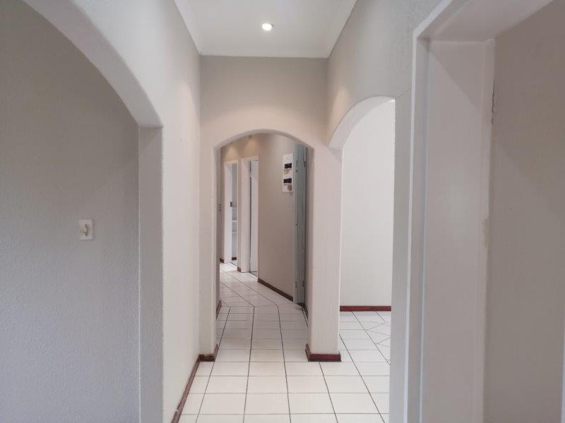 To Let 4 Bedroom Property for Rent in Brackenhurst Gauteng