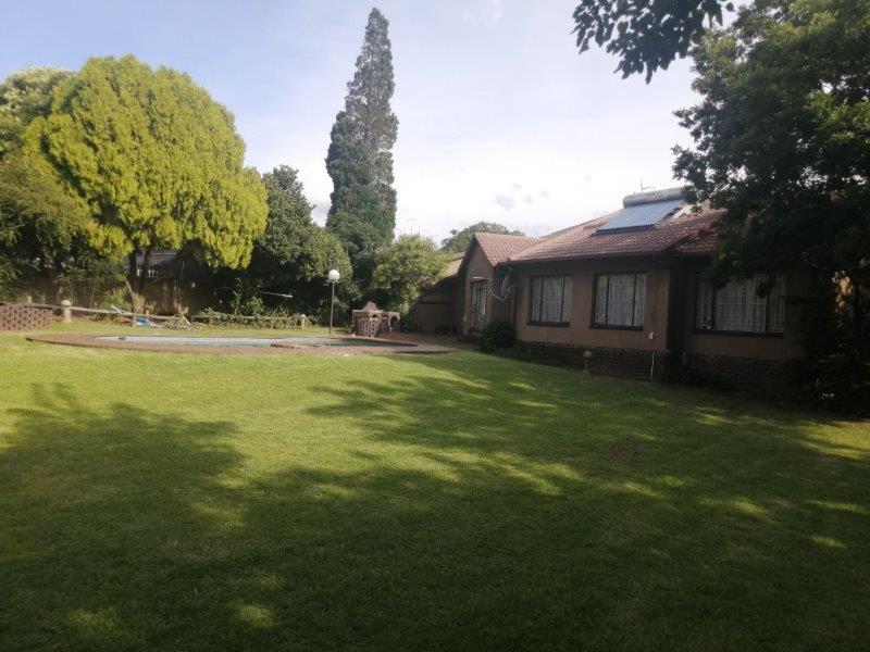 To Let 4 Bedroom Property for Rent in Brackenhurst Gauteng