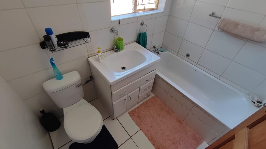 3 Bedroom Property for Sale in Brackenhurst Gauteng