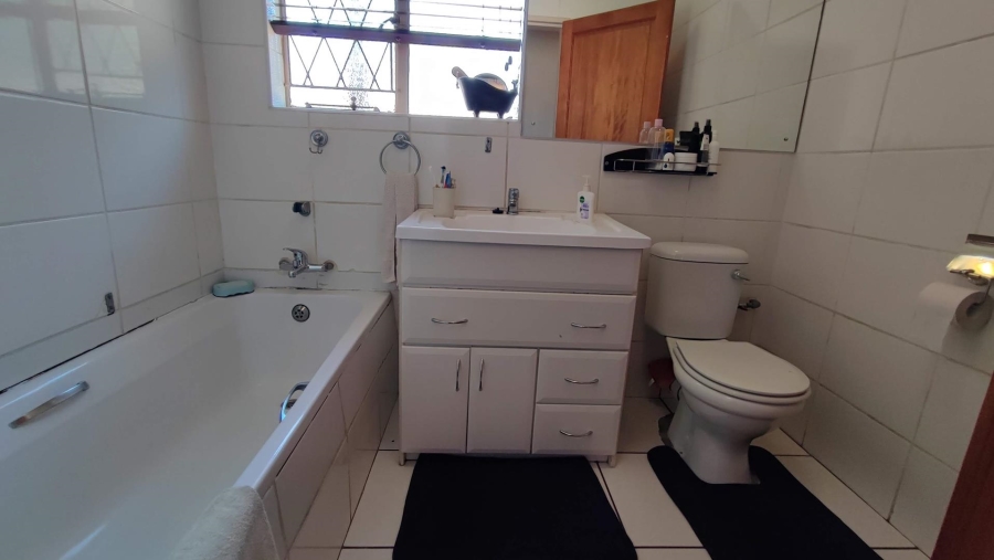 3 Bedroom Property for Sale in Brackenhurst Gauteng