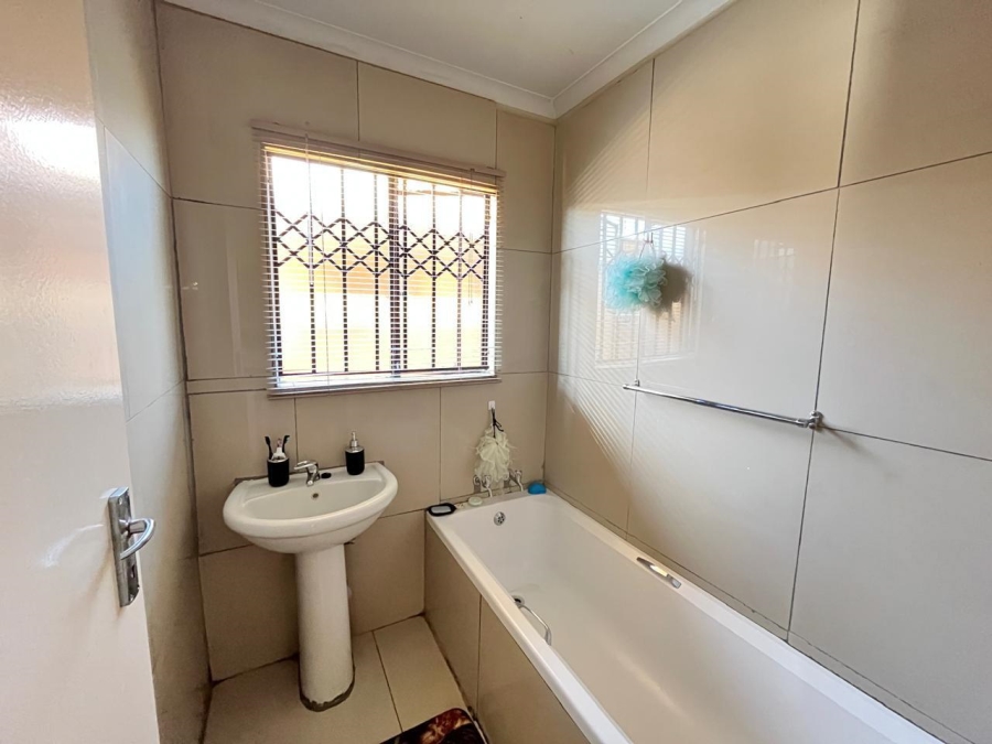 3 Bedroom Property for Sale in Soshanguve VV Gauteng