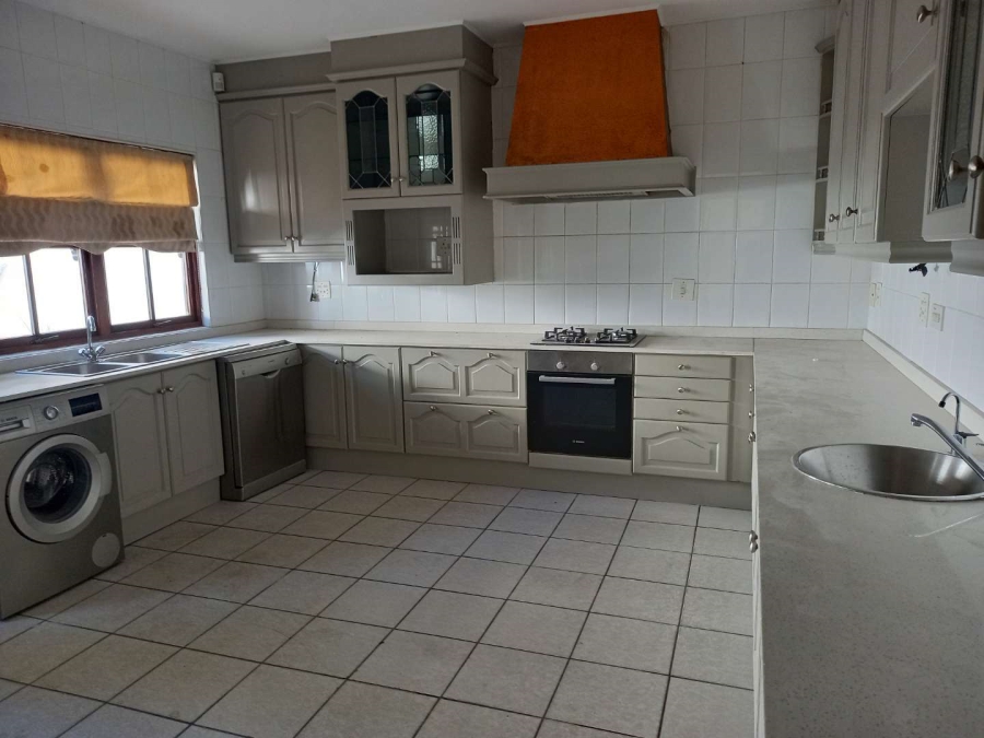 To Let 4 Bedroom Property for Rent in Bryanston West Gauteng