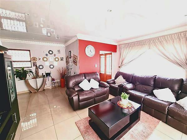 4 Bedroom Property for Sale in Doornpoort Gauteng