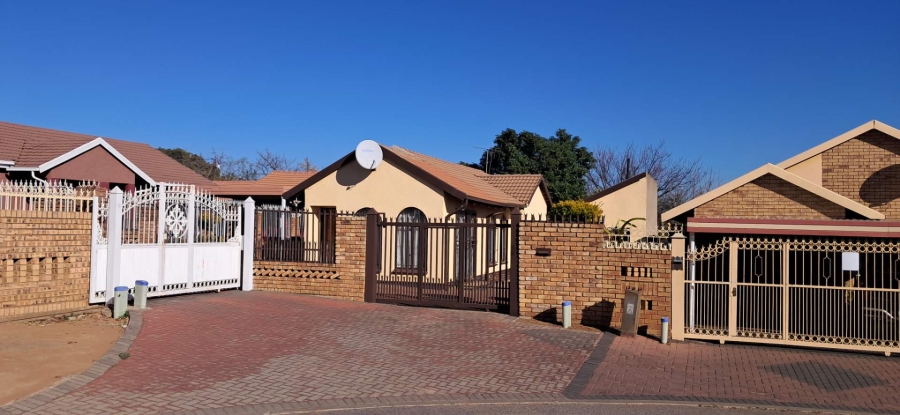 To Let 3 Bedroom Property for Rent in Morula View Gauteng