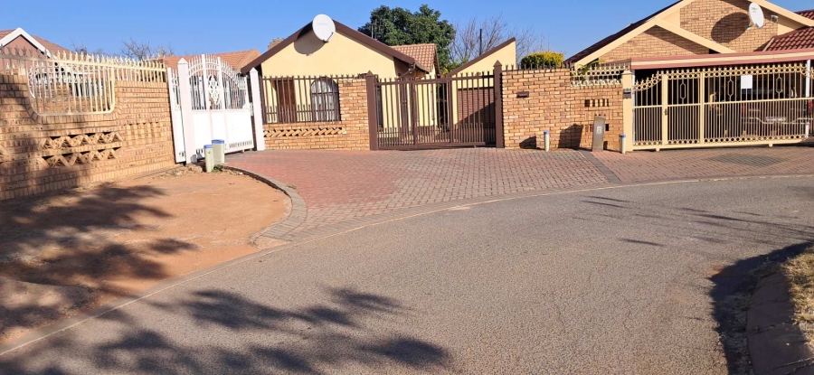 To Let 3 Bedroom Property for Rent in Morula View Gauteng