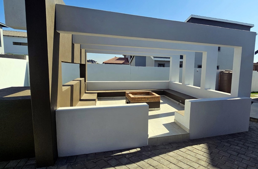 5 Bedroom Property for Sale in Six Fountains Residential Estate Gauteng