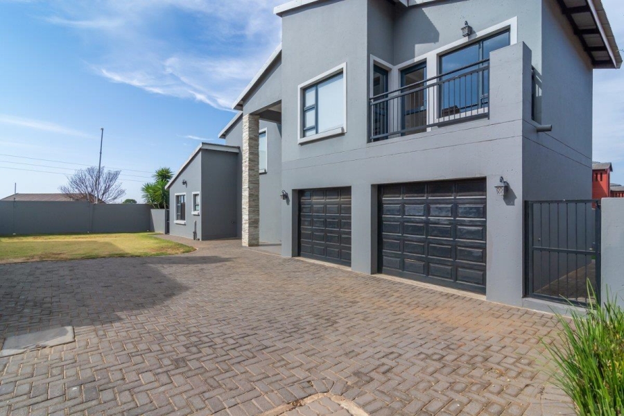 4 Bedroom Property for Sale in Homes Haven Gauteng