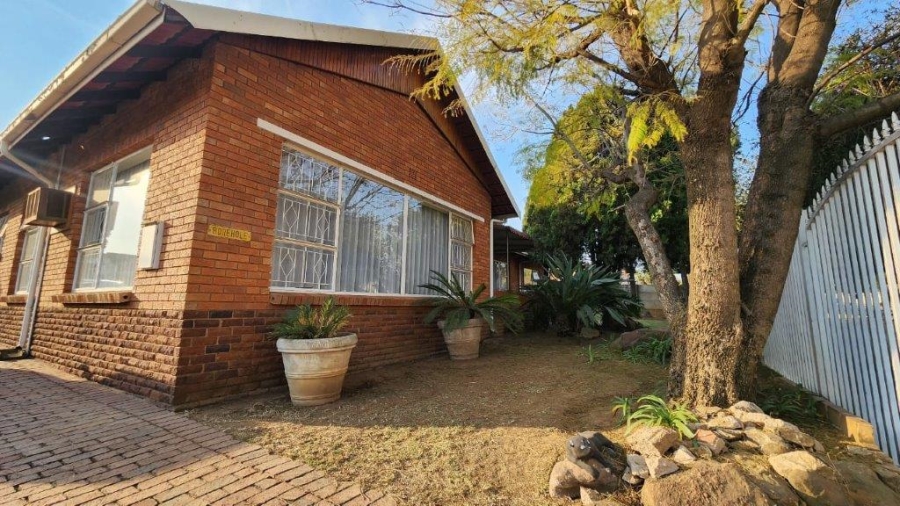 4 Bedroom Property for Sale in Brackendowns Gauteng