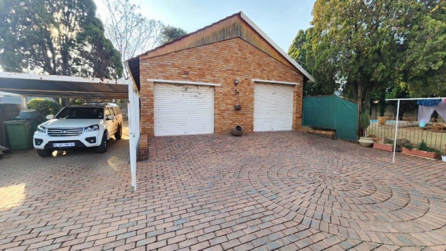 4 Bedroom Property for Sale in Brackendowns Gauteng