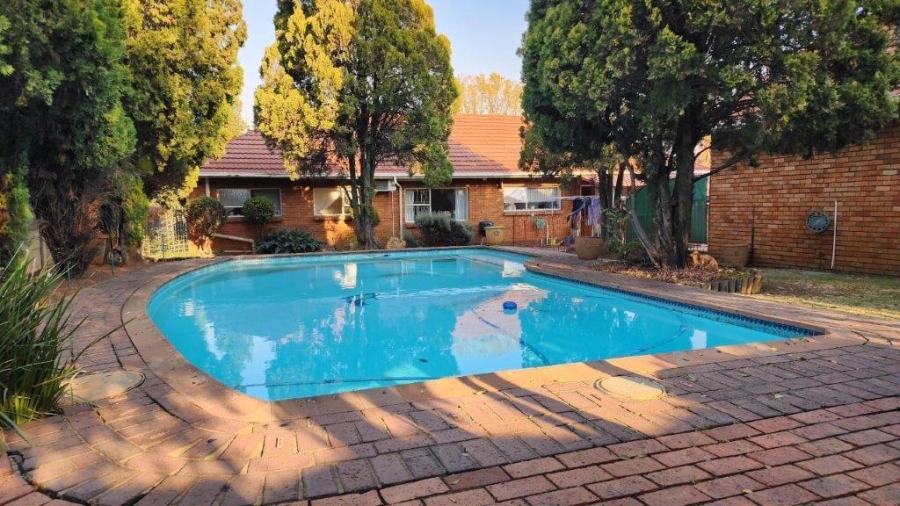 4 Bedroom Property for Sale in Brackendowns Gauteng