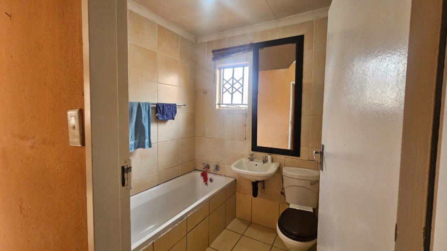 2 Bedroom Property for Sale in Protea Glen Gauteng