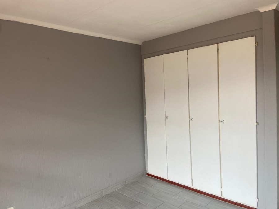 2 Bedroom Property for Sale in Bassonia Gauteng