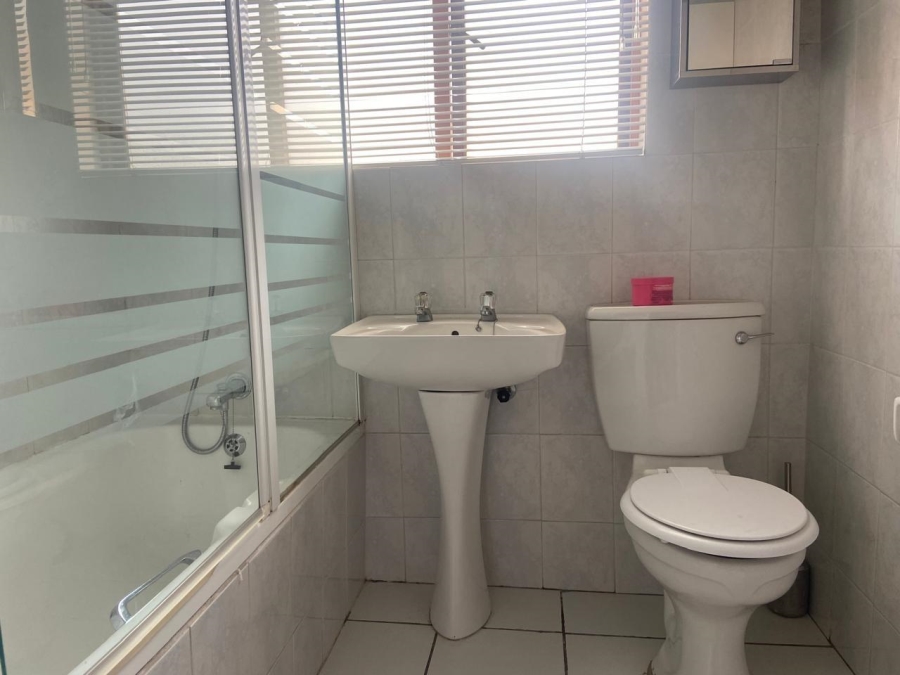 2 Bedroom Property for Sale in Bassonia Gauteng