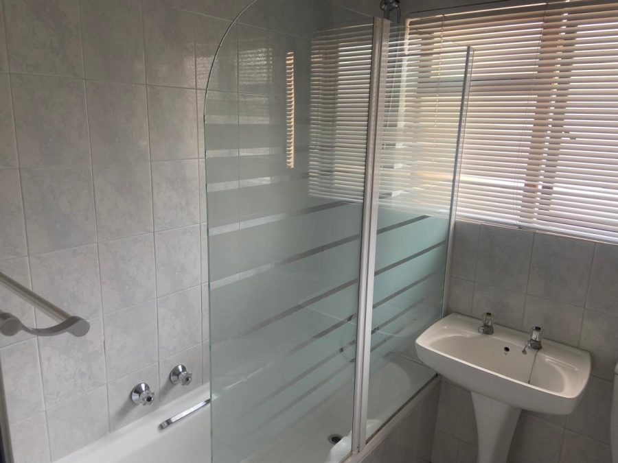 2 Bedroom Property for Sale in Bassonia Gauteng