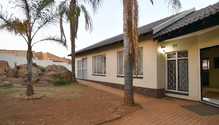 3 Bedroom Property for Sale in Oakdene Gauteng