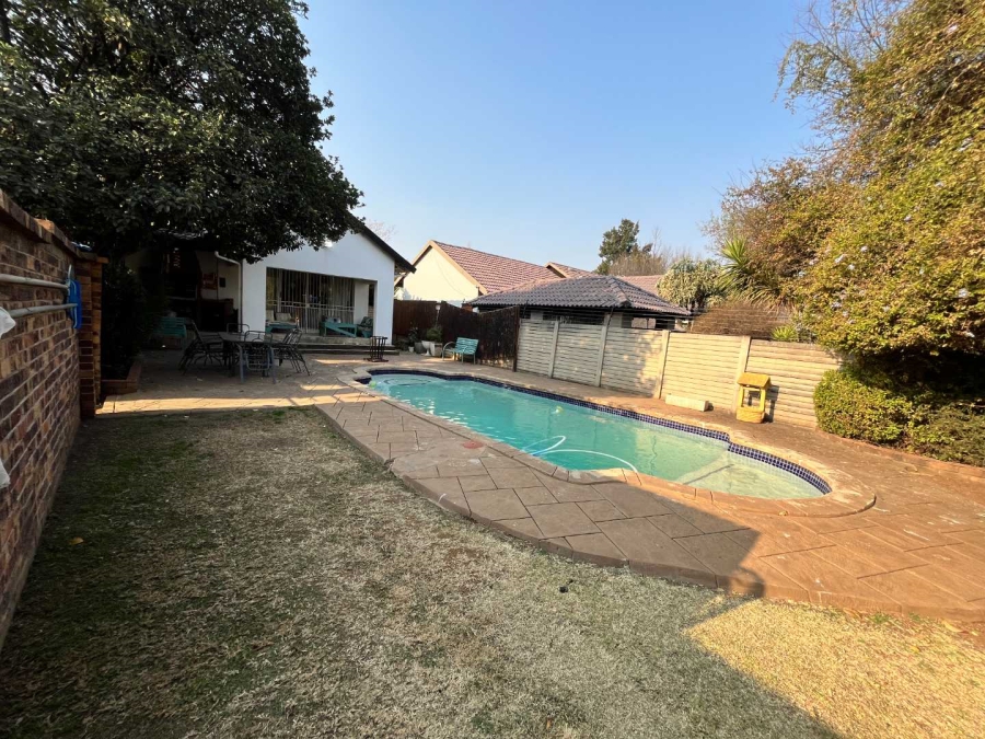 4 Bedroom Property for Sale in Brackenhurst Gauteng