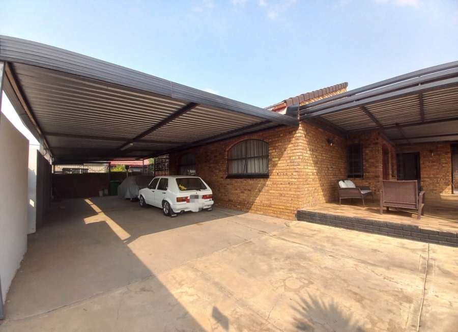 4 Bedroom Property for Sale in Soshanguve Gauteng