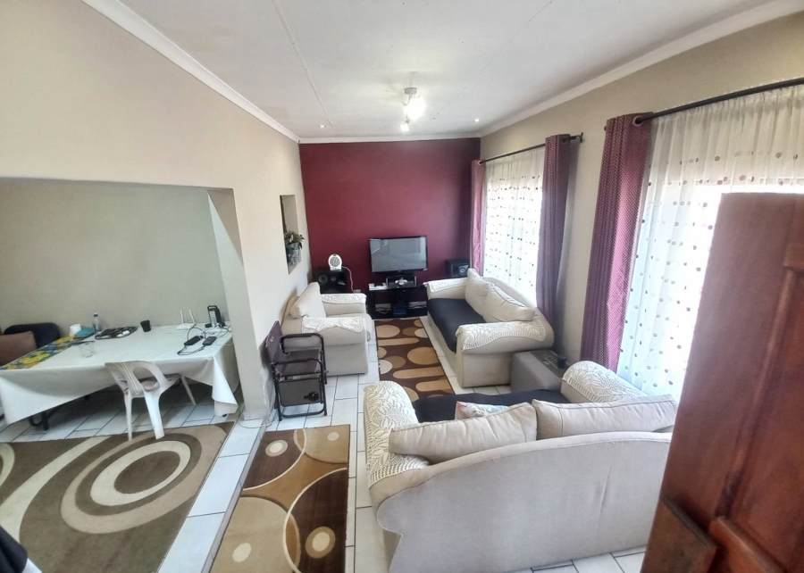 4 Bedroom Property for Sale in Lotus Gardens Gauteng