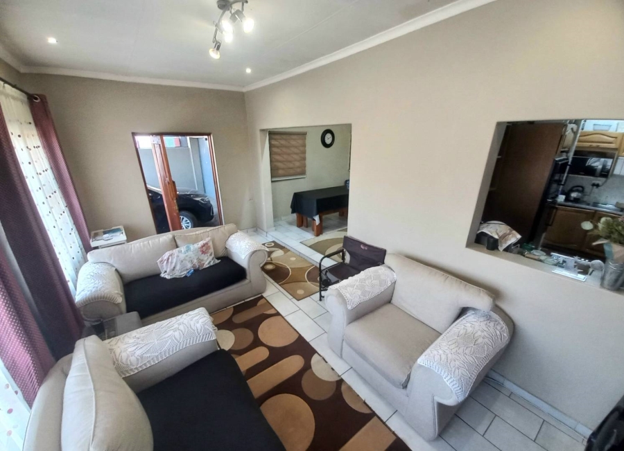 4 Bedroom Property for Sale in Lotus Gardens Gauteng