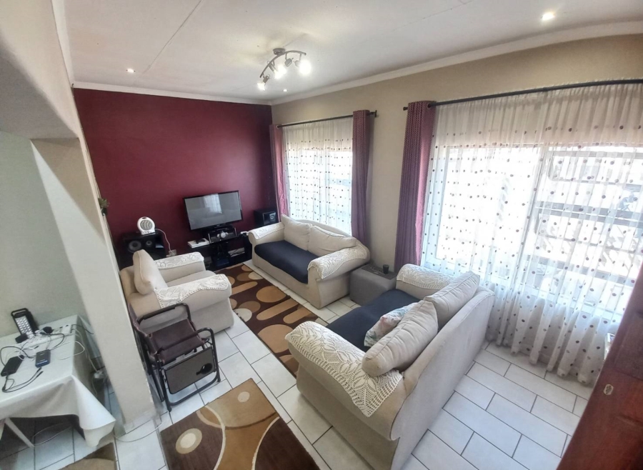 4 Bedroom Property for Sale in Lotus Gardens Gauteng