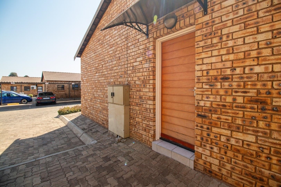 2 Bedroom Property for Sale in Dawn Park Gauteng