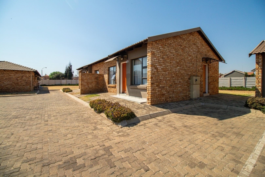 2 Bedroom Property for Sale in Dawn Park Gauteng